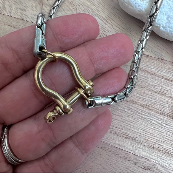 Salomé Carabiner Necklace - Picture 7 of 13